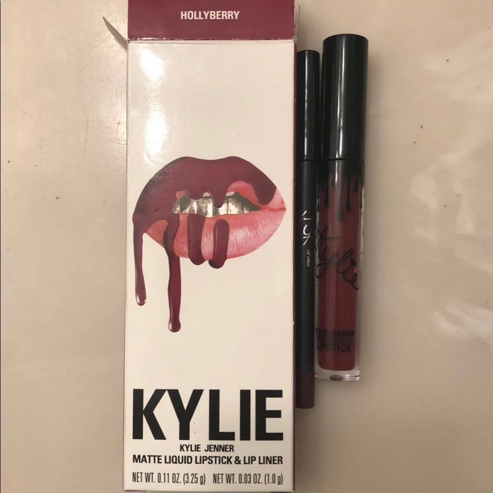 Kylie Lip Kit - Hollyberry Matte Velvet